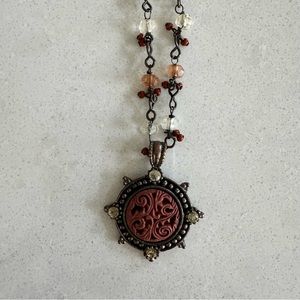 Necklace with brown accents